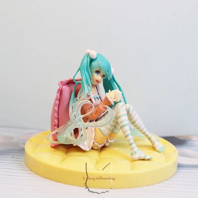 Anime figure "Hatsune Miku in home clothes (Shifuku Ver.)" - 12 cm, with stand and pillow - copy