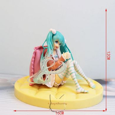 Аниме фигурка "Хацуне Мику (Hatsune Miku) в домашней одежде (Shifuku Ver.)" - 12 см, с подставкой и подушкой - копия