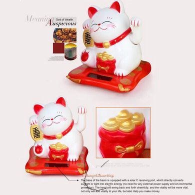 Японский кот Манеки неко (Maneki neko) с солнечной батарейкой